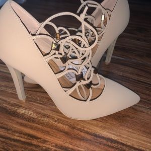 Elegant high pointy high heels size 6 1/2